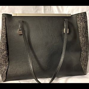 Calvin Klein - Black Purse with tandetail